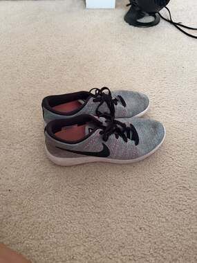 Nike LunarEpic Low Flyknit Size 10 Gray Running Shoes